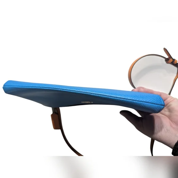 💙 Coach Pebbled Leather Crossbody Clutch – Blue with Saddle Trim - Picture 6 of 11